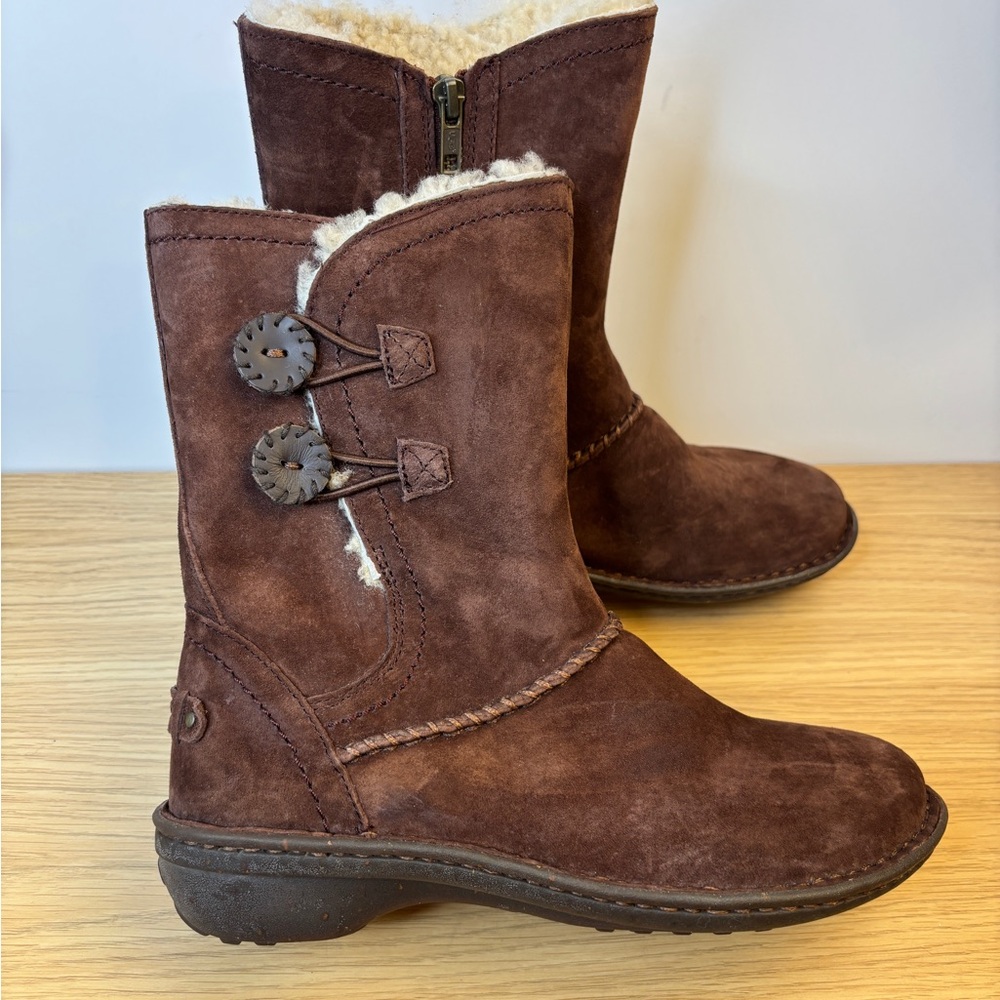 UGG Roslynn Brown Suede Sheepskin Lined Button Zip Mid Calf Boots Womens 7